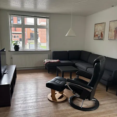 Hus Naer Billund Med Spabad, Have, Grill Og Privat Carport Leilighet Grindsted