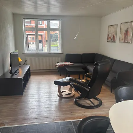 Hus Naer Billund Med Spabad, Have, Grill Og Privat Carport Leilighet Grindsted